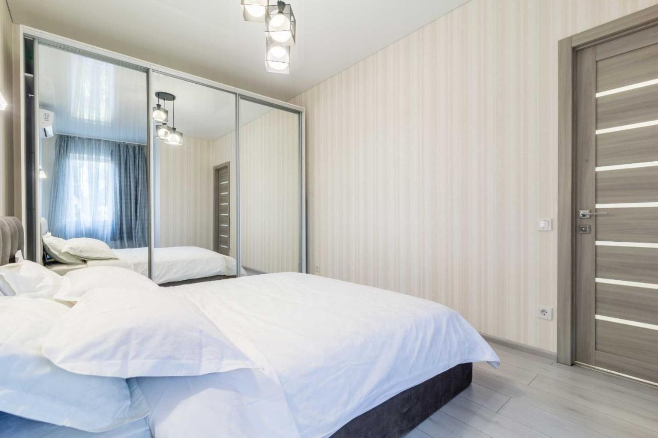 City Center 2-Bedroom Apartment Днепр Экстерьер фото